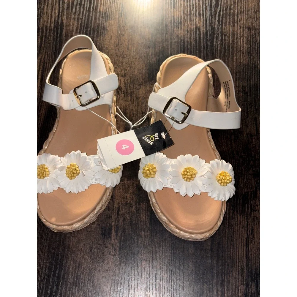 Big Girl Platform Sandals by‎ Art Class Makayla Daisy White Size 4 New With Tags